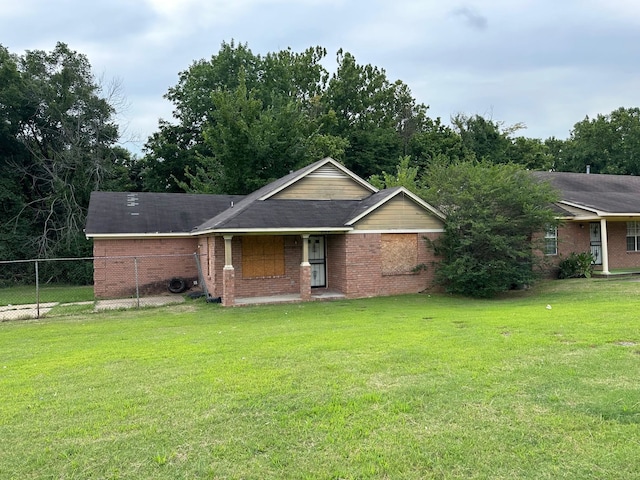 ranch-style home featuring a front yard