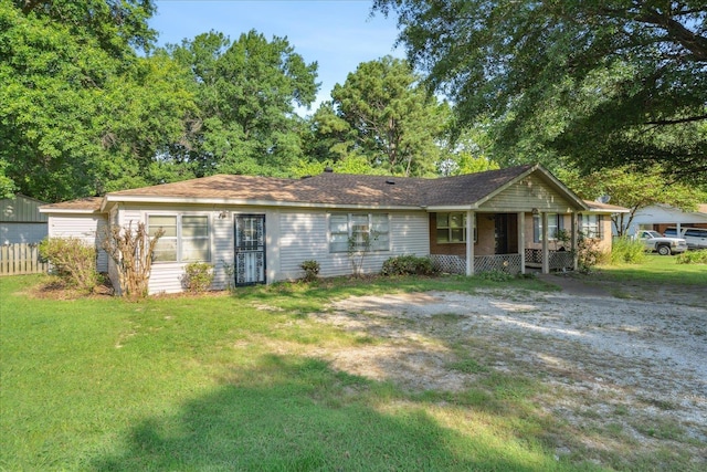 view of front of home with covered porch and a front lawn