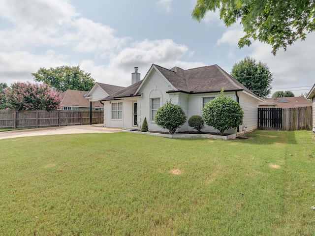 view of front of home with a front yard