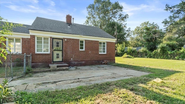 back of house featuring a yard