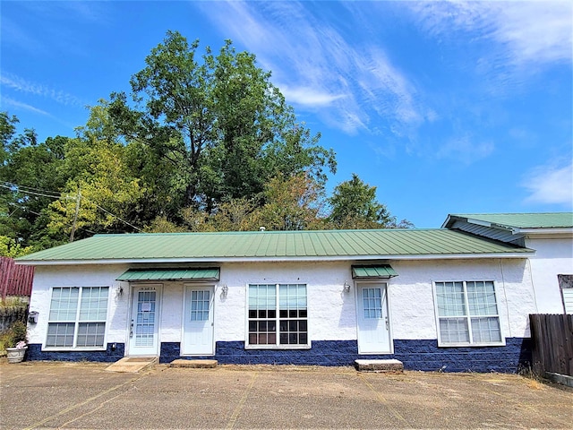 view of front of house