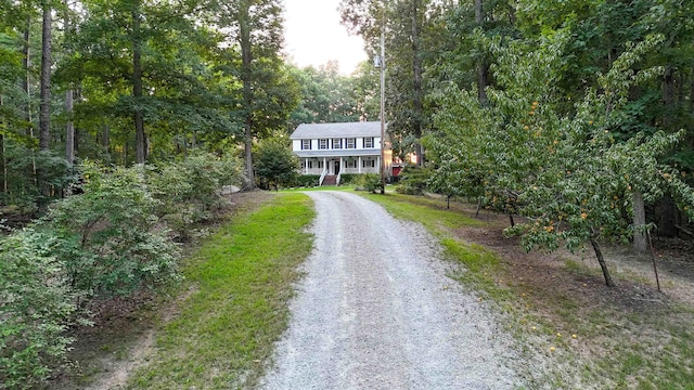 view of front of house featuring gravel driveway