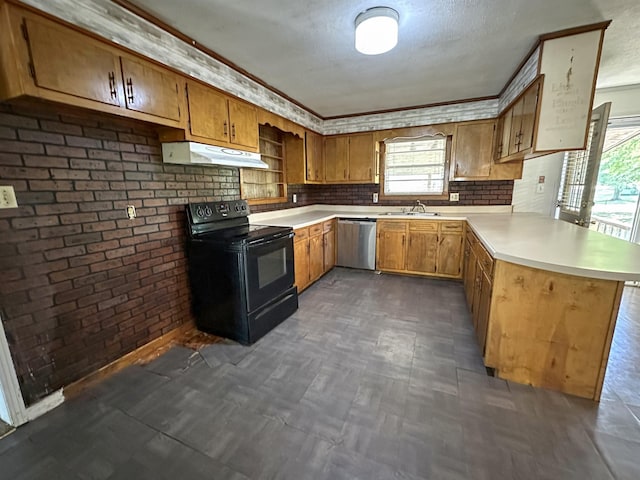 kitchen with sink, electric range, plenty of natural light, stainless steel dishwasher, and kitchen peninsula