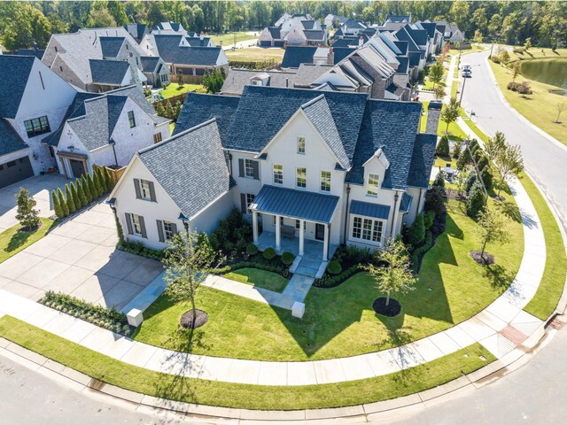 view of front of home featuring a front lawn