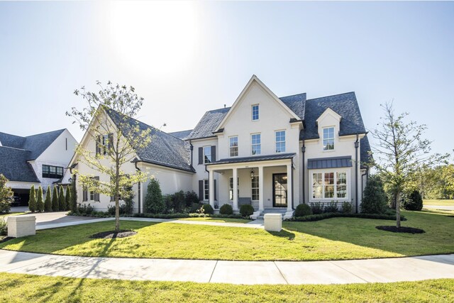 view of front of house featuring a front yard