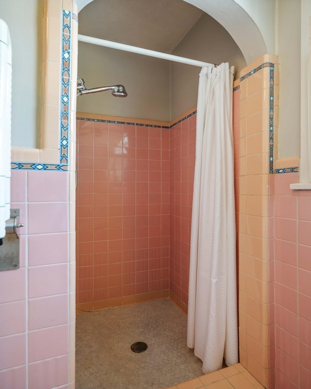 full bath featuring a shower stall