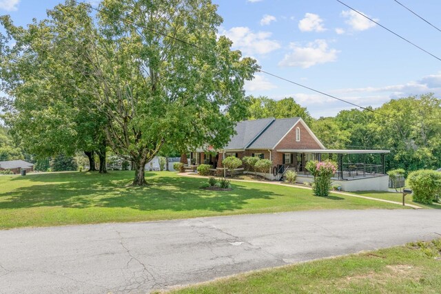 single story home with a front yard