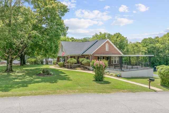 view of front of home with a front lawn