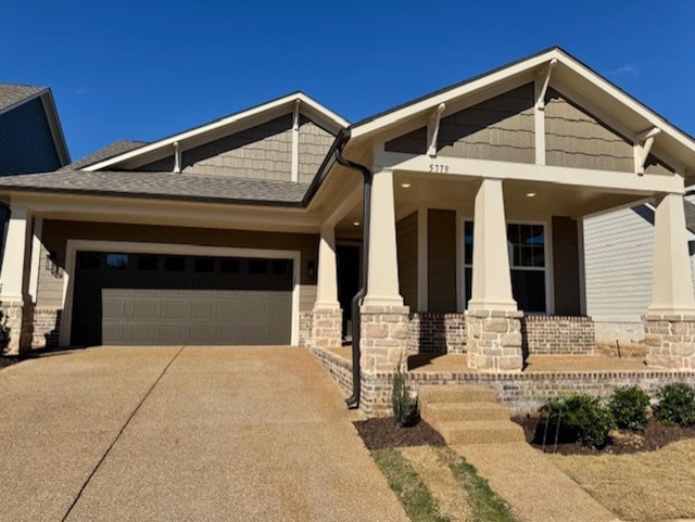 craftsman house featuring a garage