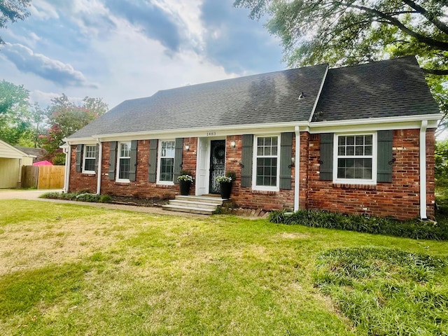 single story home with a front lawn