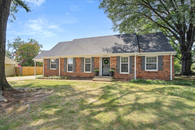 ranch-style house featuring a front yard