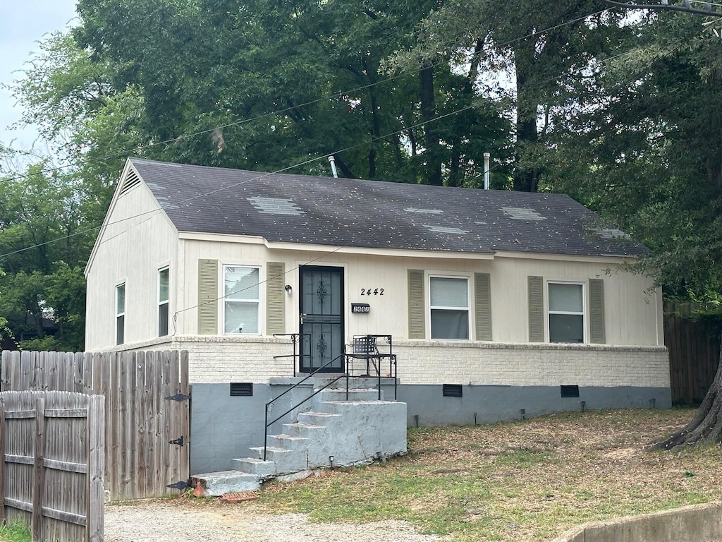 view of front of property