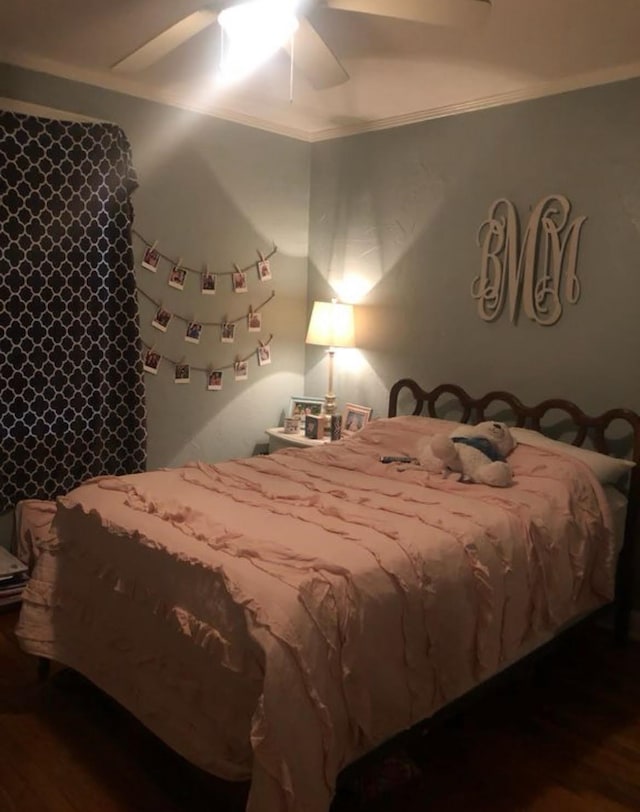 bedroom with ceiling fan, crown molding, and hardwood / wood-style flooring