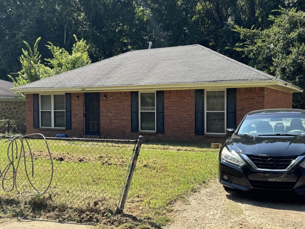 3509 Pine Ridge Ln, Memphis, TN 38118 - ranch-style house featuring a shingled roof and brick siding