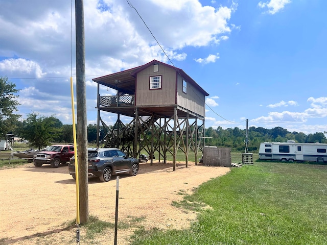 view of yard featuring a carport