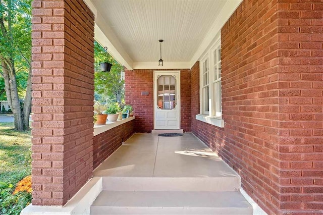 property entrance featuring a porch