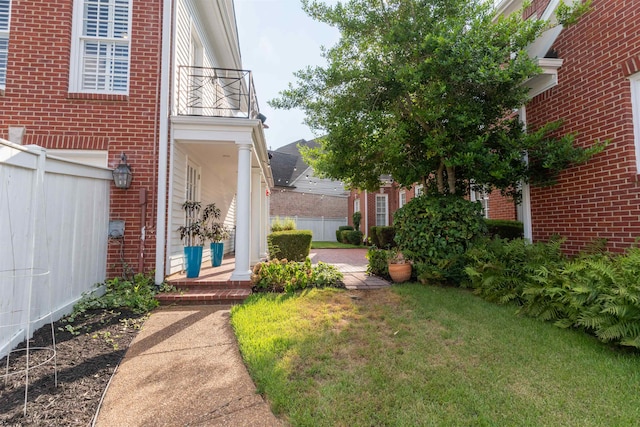 view of yard with a balcony