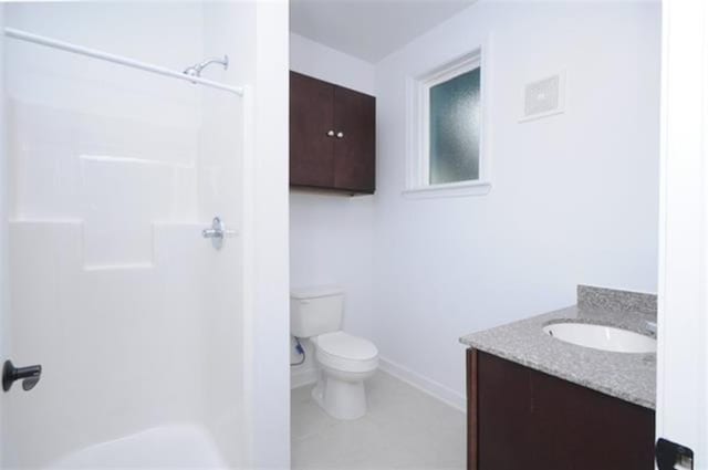 full bath featuring toilet, a shower, vanity, and baseboards