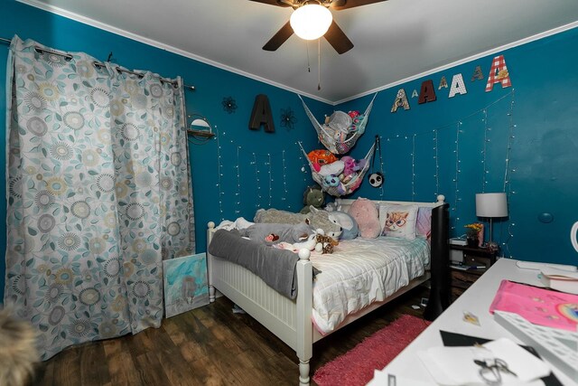 bedroom featuring dark wood-type flooring, ceiling fan, and crown molding