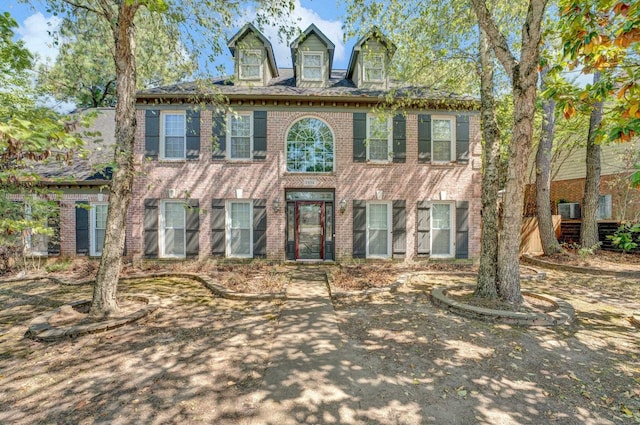 view of colonial inspired home