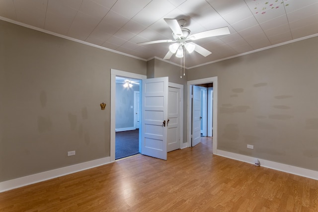 unfurnished bedroom with light hardwood / wood-style flooring, ceiling fan, and ornamental molding