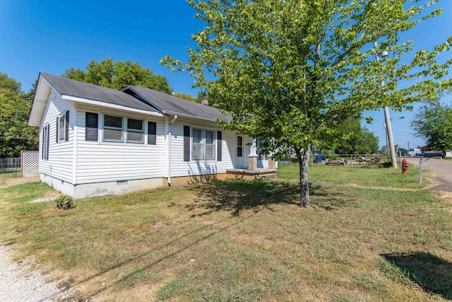 view of front of house featuring a front yard