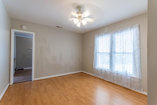 unfurnished room with light wood-type flooring and ceiling fan