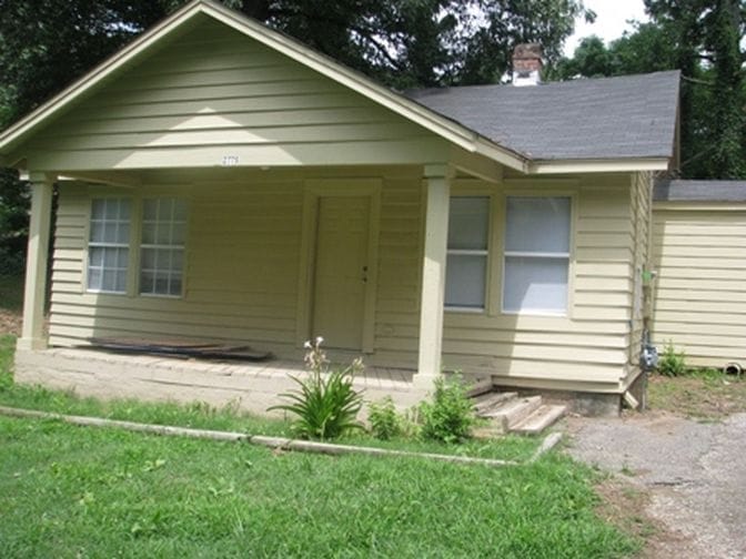 view of front of property with a front lawn