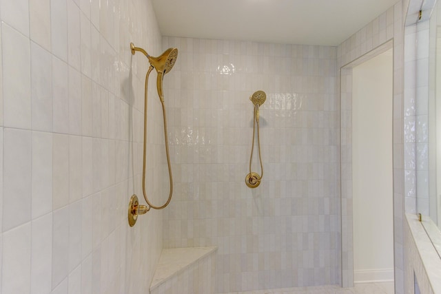 bathroom featuring tiled shower