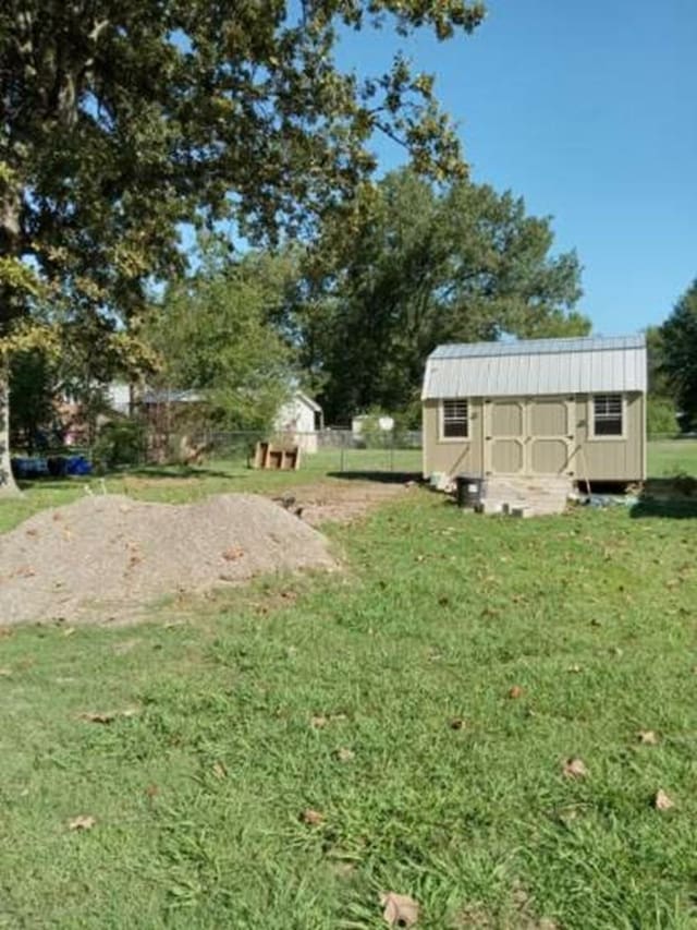 view of yard with a shed and an outdoor structure