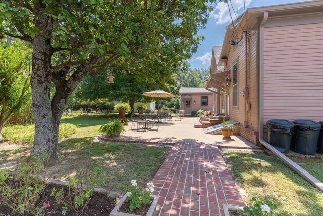 view of yard with a patio