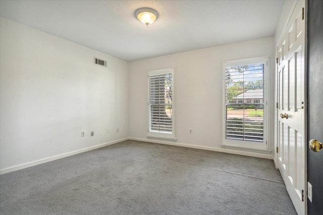 unfurnished room with carpet