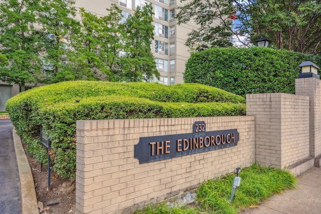 view of community / neighborhood sign