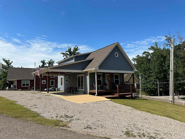 view of front of home with a front lawn and covered porch