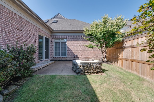 view of yard with a patio area