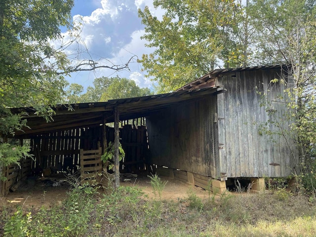7080 Beauty Hill Rd, Adamsville, TN 38310 - view of outdoor structure featuring a carport