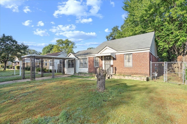 view of front of home featuring a front lawn