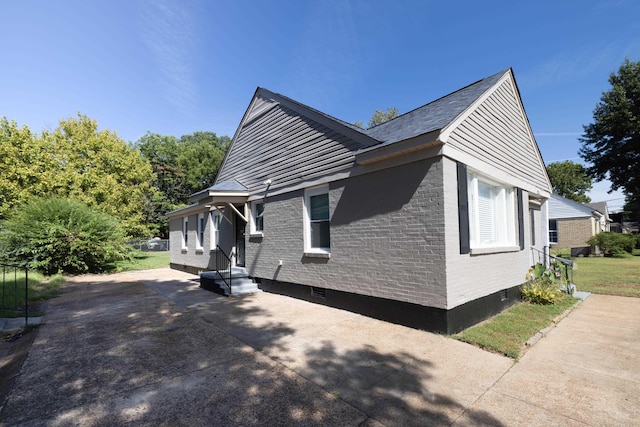1111 N Watkins St, Memphis, TN 38107 - view of side of property with brick siding and crawl space