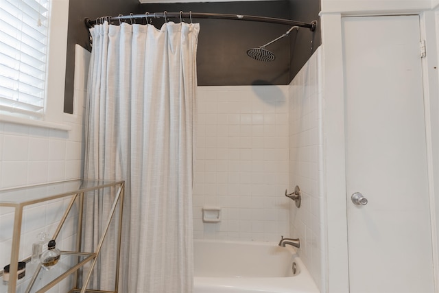 bathroom featuring shower / bath combo with shower curtain