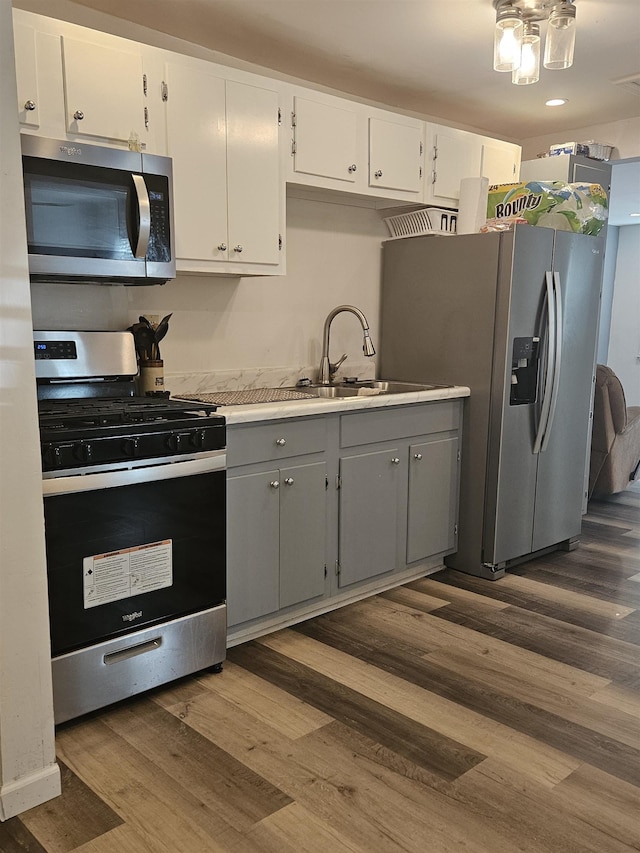 324 Harrell St, Memphis, TN 38112 - kitchen featuring stainless steel appliances, dark wood-style flooring, a sink, gray cabinets, and light countertops
