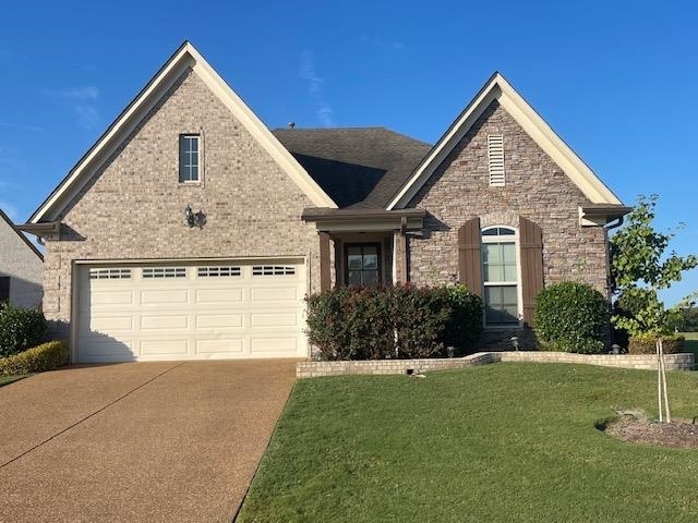 view of front of house with a front yard