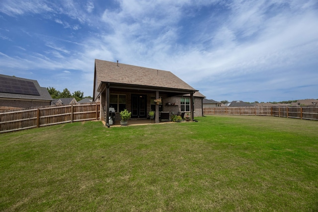 view of yard featuring a patio