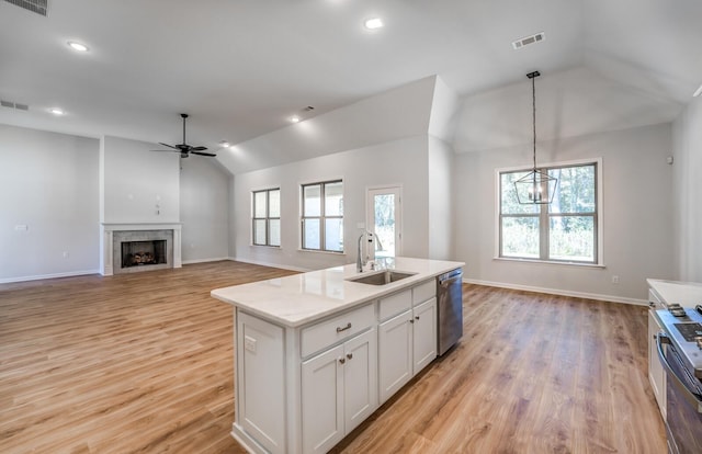 kitchen with visible vents, ceiling fan with notable chandelier, a sink, stainless steel appliances, and vaulted ceiling