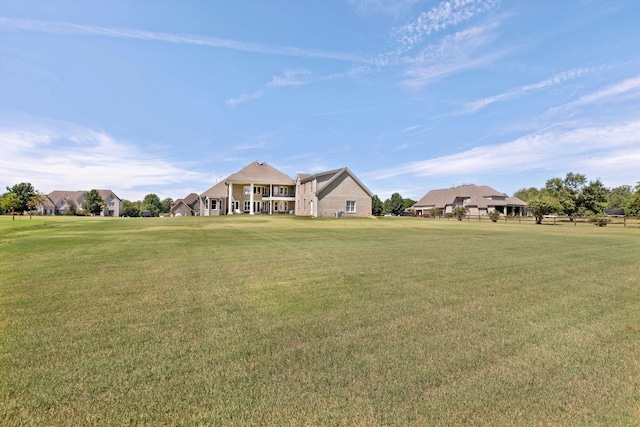 view of front facade featuring a front lawn