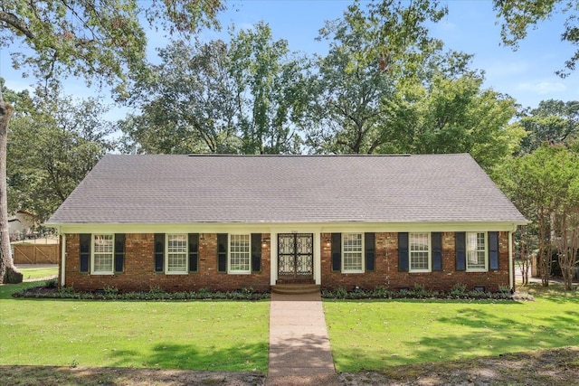 view of front facade featuring a front yard