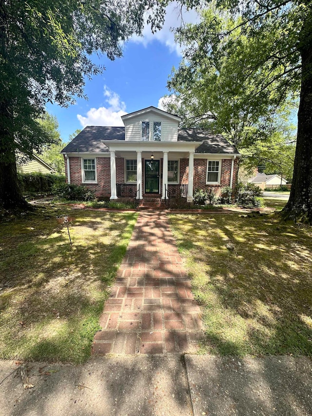 view of front of home with a front lawn