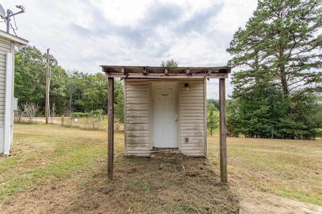 view of outbuilding featuring a yard