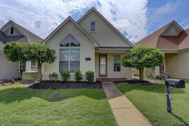 view of front of house featuring a front yard