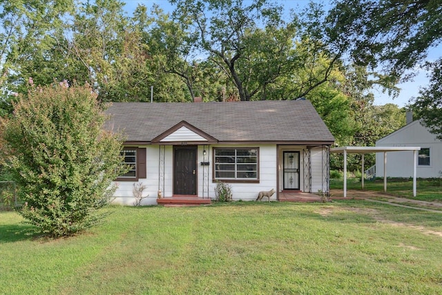 view of front facade with a front lawn