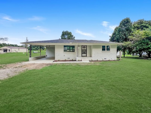 view of front facade with a front lawn and a carport